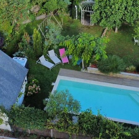 مبيت وإفطار مونتبازون Logis Du Lievre D'Or المظهر الخارجي الصورة