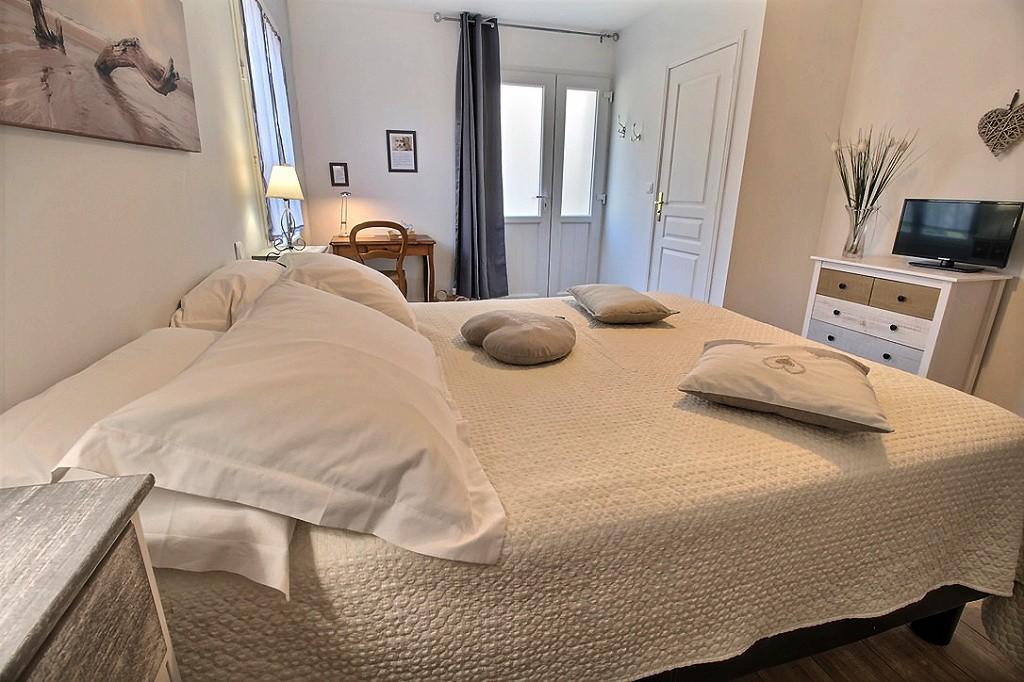 مبيت وإفطار مونتبازون Logis Du Lievre D'Or المظهر الخارجي الصورة