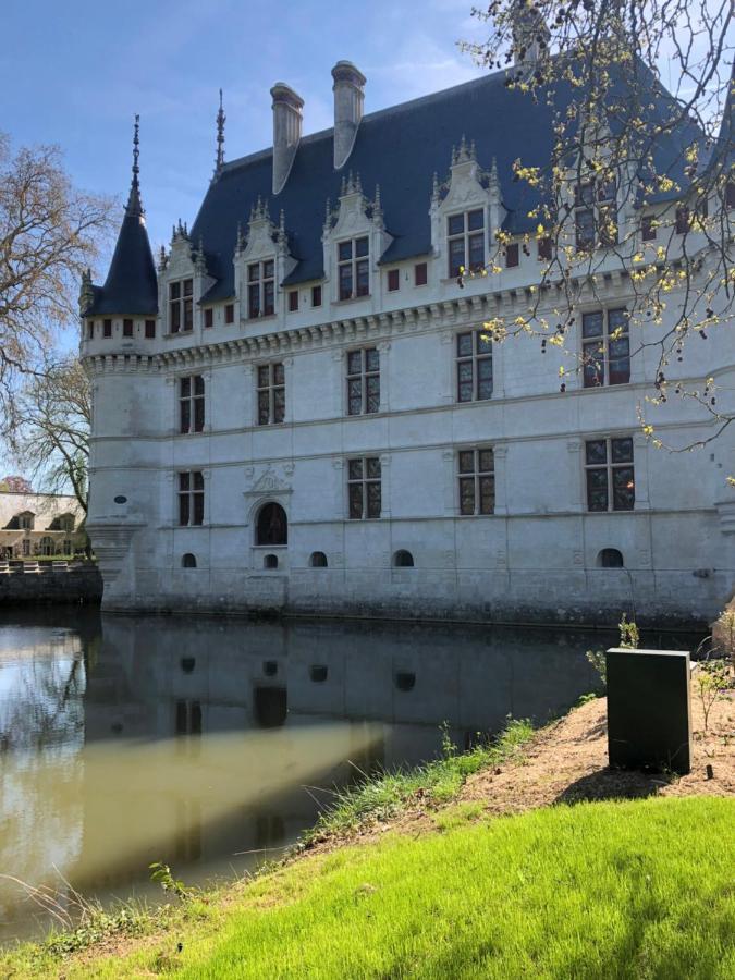 مبيت وإفطار مونتبازون Logis Du Lievre D'Or المظهر الخارجي الصورة